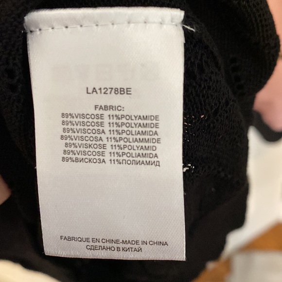 Boutique Molly Bracken Luna Ruffle Knit Top Black size Medium New - Picture 9 of 9